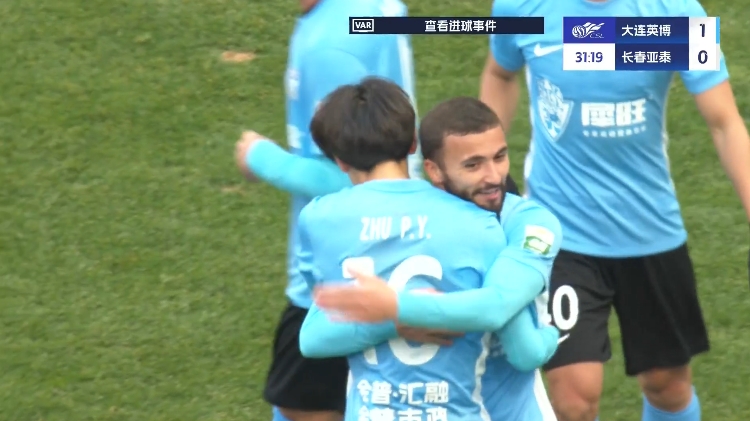 19歲朱鵬宇中超處子球！大連英博1-0領先長春亞泰，馬萊萊助攻